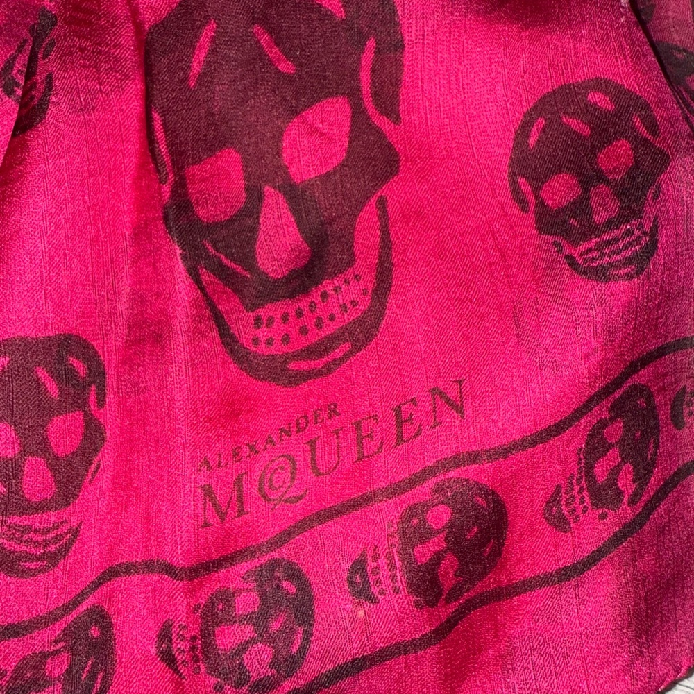 Alexander McQueen Women’s Skull Scarf